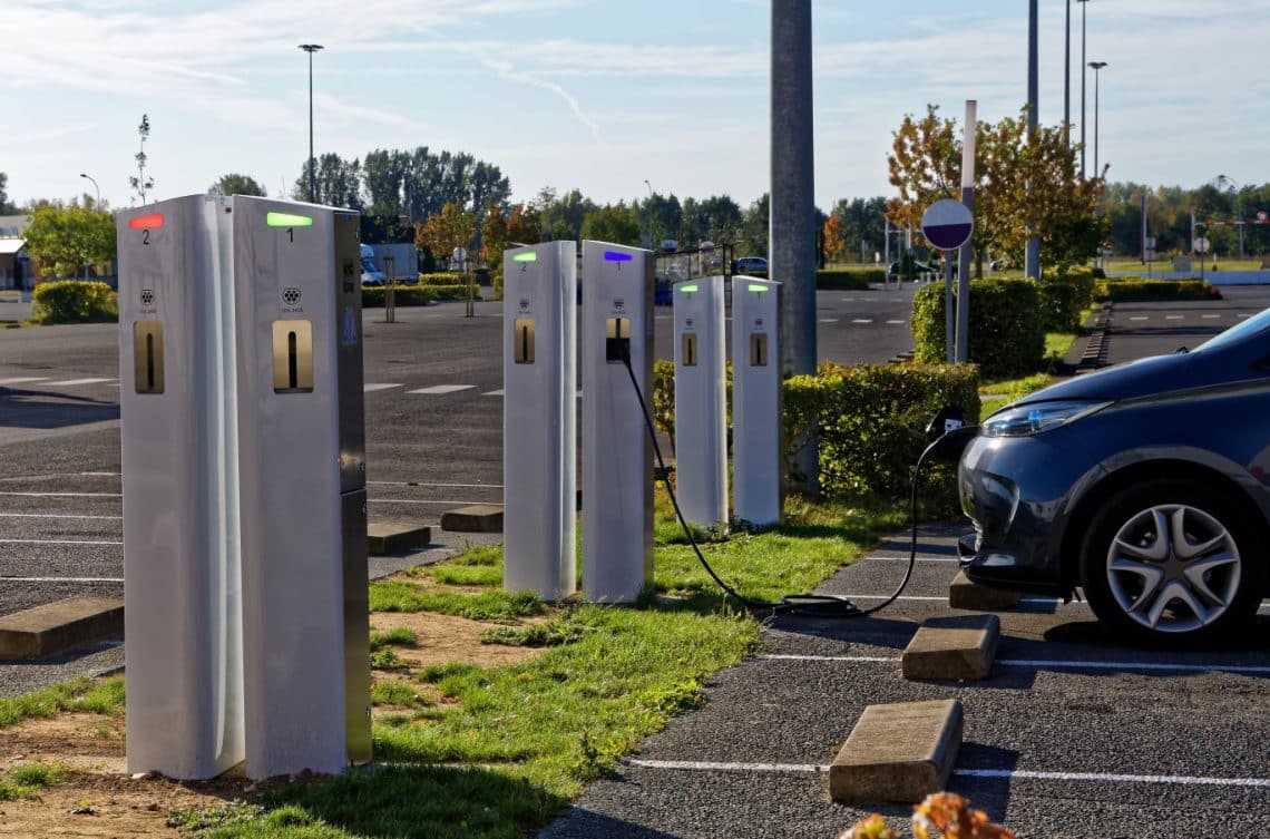 Bornes de recharge électrique : comment les trouver facilement ?