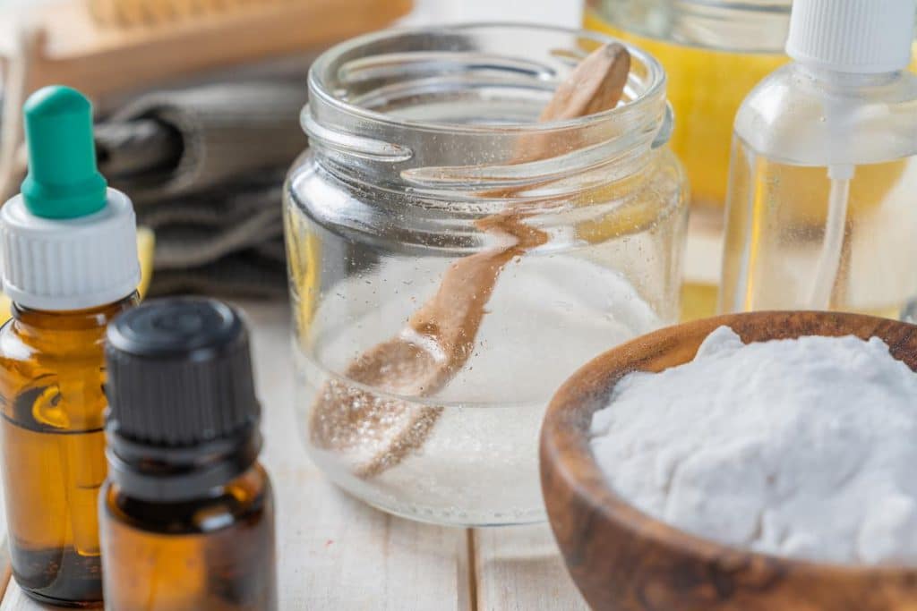 Le mélange bicarbonate de soude / huiles essentielles est redoutable pour absorber les mauvaises odeurs